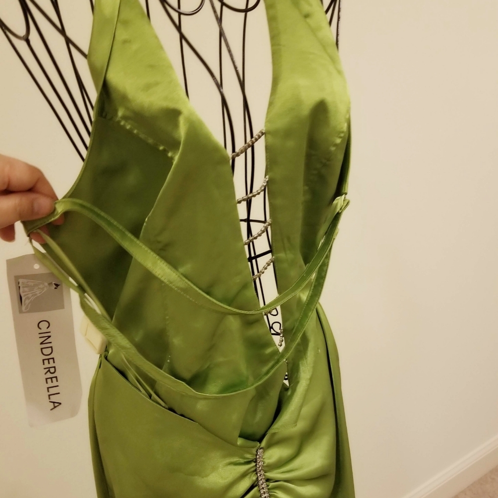 Gown - Picture 4 of 6